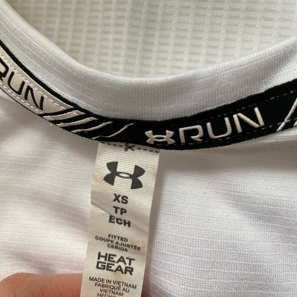Under armour long sleeve white workout top size XS - Picture 2 of 3
